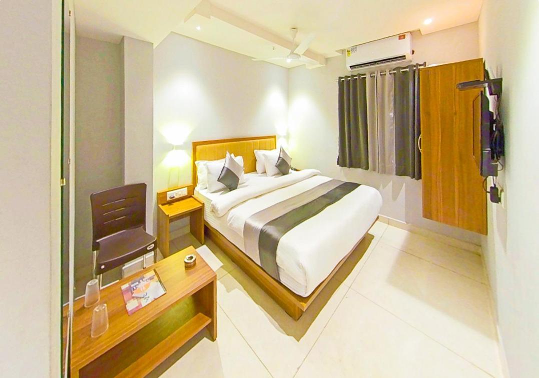 Hotel Nova Star Rajkot Exterior foto