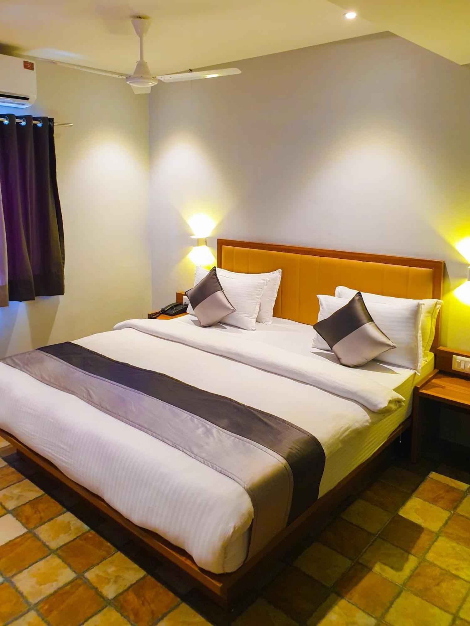 Hotel Nova Star Rajkot Exterior foto